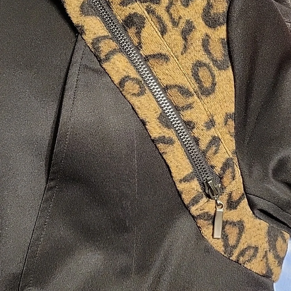 Carmin black leopard accent zip up jacket - Picture 8 of 8